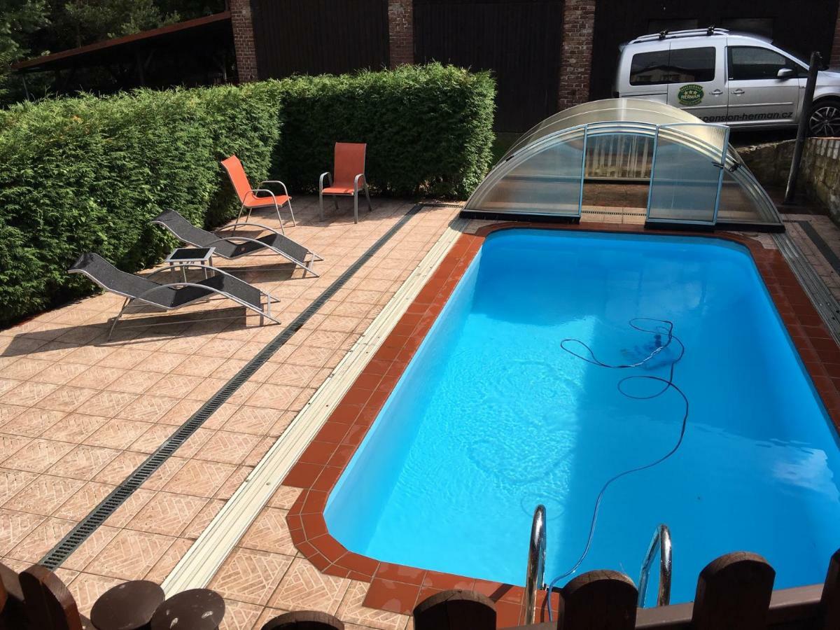 Samostatný mezonetový apartmán s dvěmi ložnicemi a vlastní krytou terasou a sdíleným bazénem Rudník Exterior foto