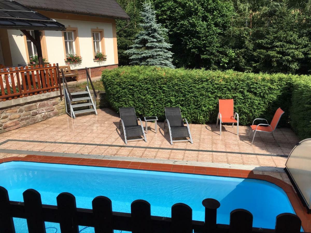 Samostatný mezonetový apartmán s dvěmi ložnicemi a vlastní krytou terasou a sdíleným bazénem Rudník Exterior foto
